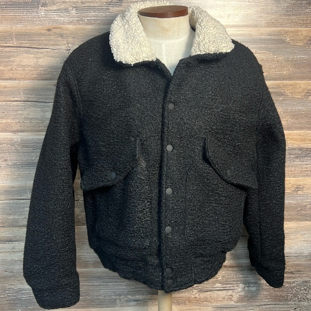 Forever 21 Men's Super Soft Sherpa Faux Fur Bomber Jacket in Black & Cream NWT